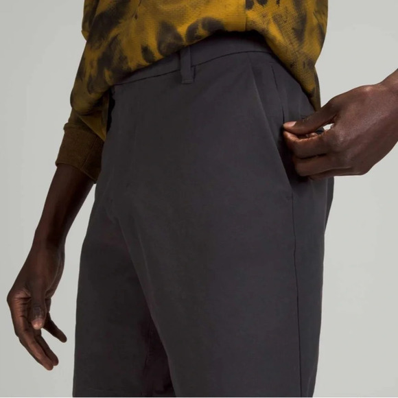 Lululemon Men's Commission Classic Fit Short 9" Vera Twill 32 in Black Granite - Picture 8 of 12